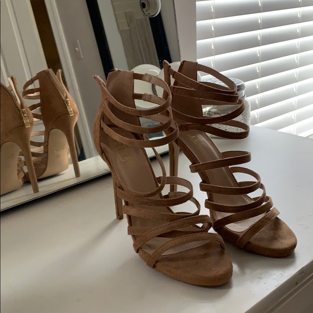 strappy light brown heel